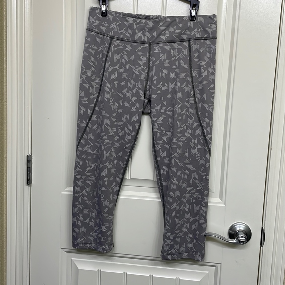 The North Face Grey‎ Graphic Athletic Capri Leggings Women's sz M